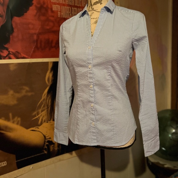 H & M blouse with with blue stripes, fitted so nicely. It’s in new condition - Picture 2 of 10